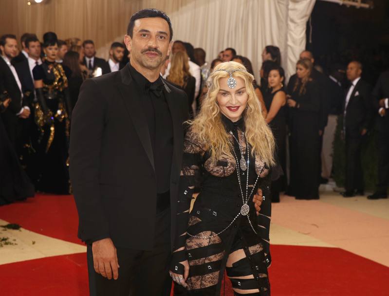 Madonna era accompagnata dal designer Riccardo Tisci